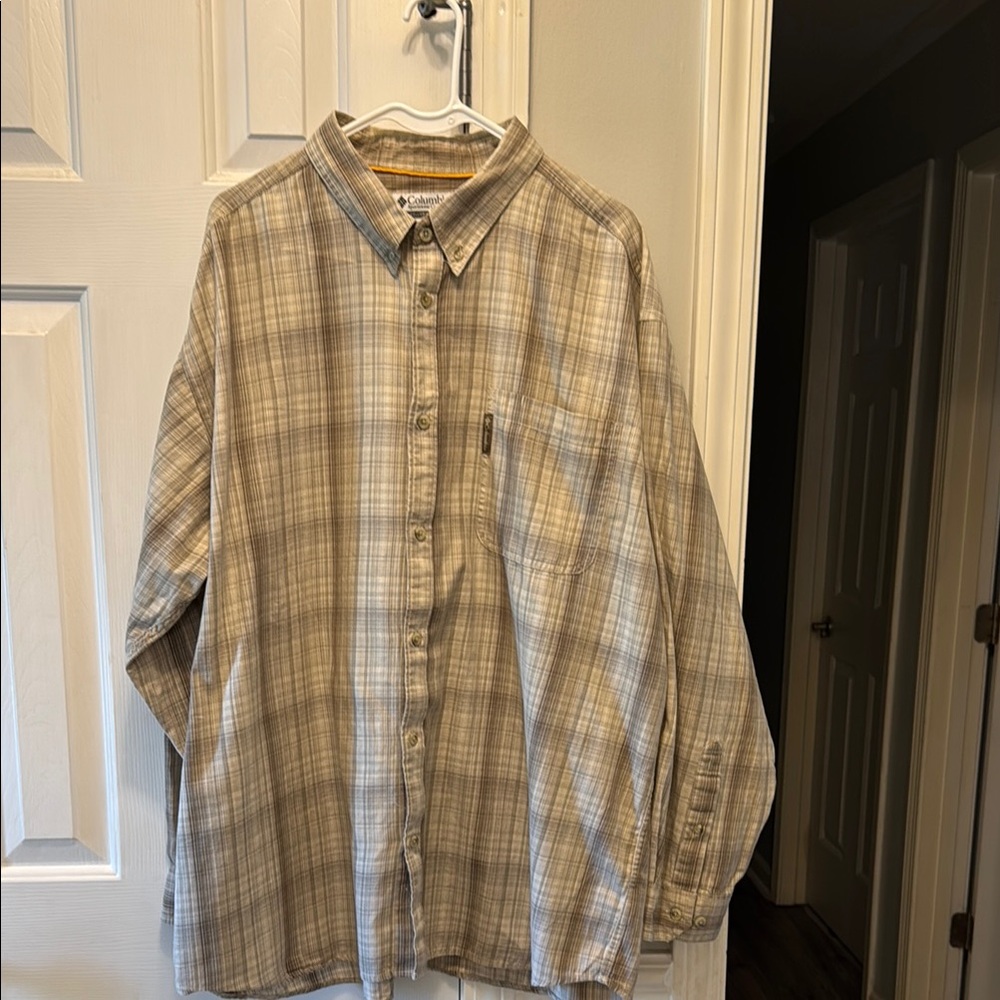Columbia Beige Plaid Casual Button-Down Shirt